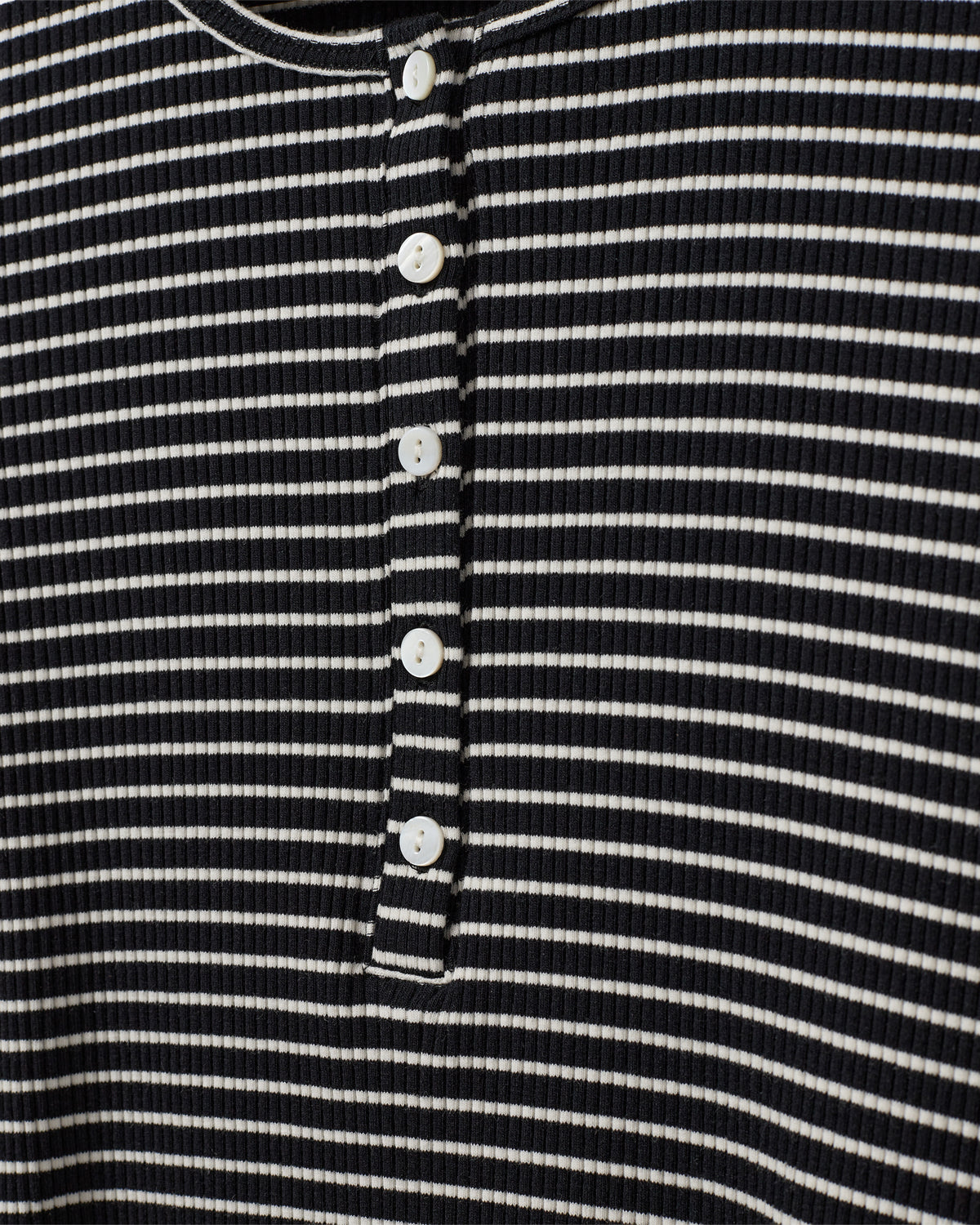 sofie-schnoor-women-paxsw-langarmshirt-off-white-striped image 3
