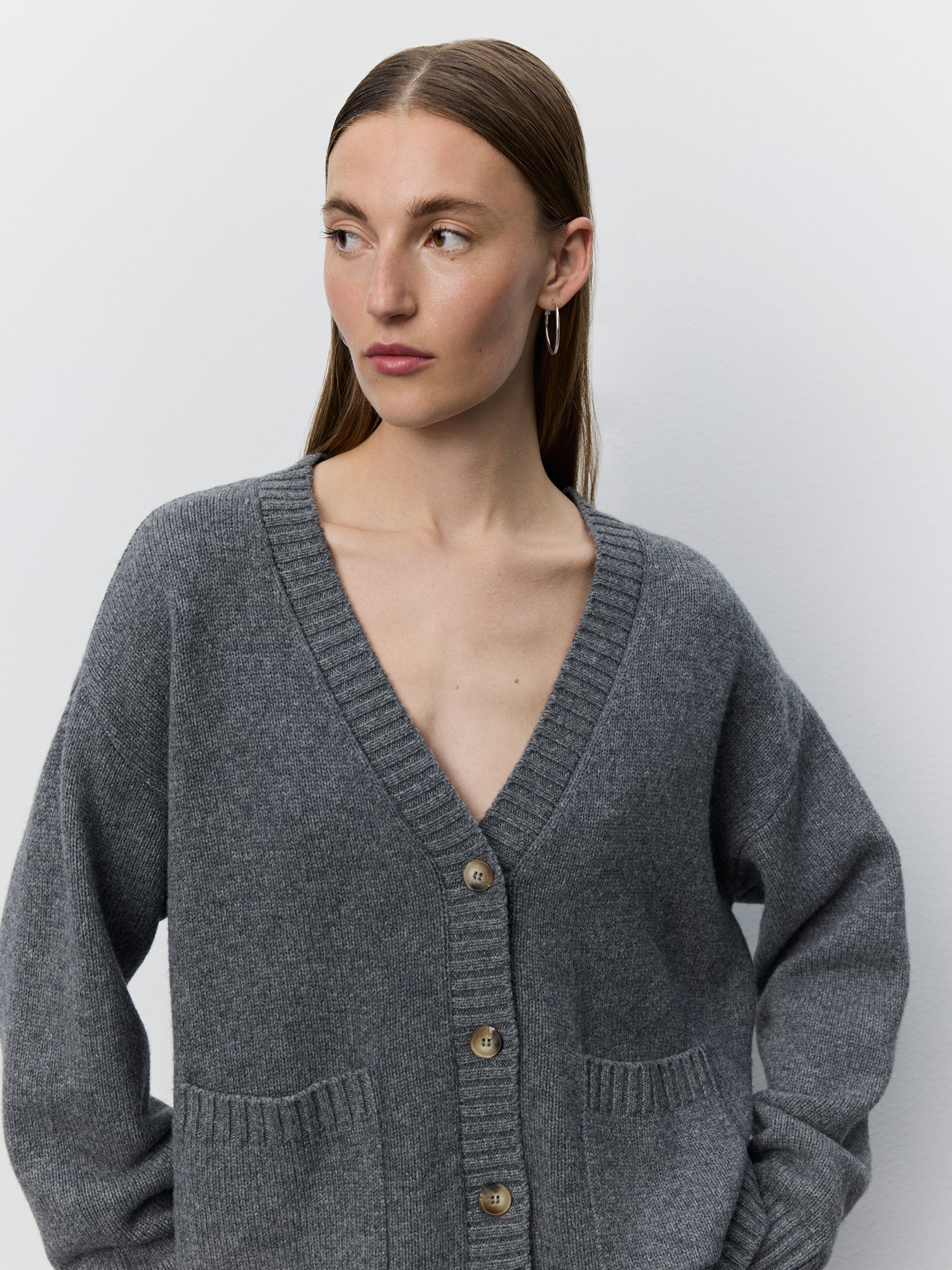 sofie-schnoor-women-elowensw-strickjacke-grau-melange-wolle image 5