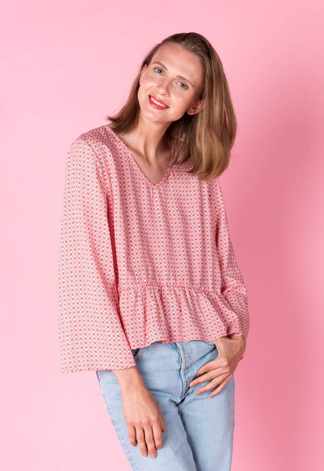 moshiki-dress-i-101-s25top-r3-tunika-v-ausschnitt-scattered-flowers image 2
