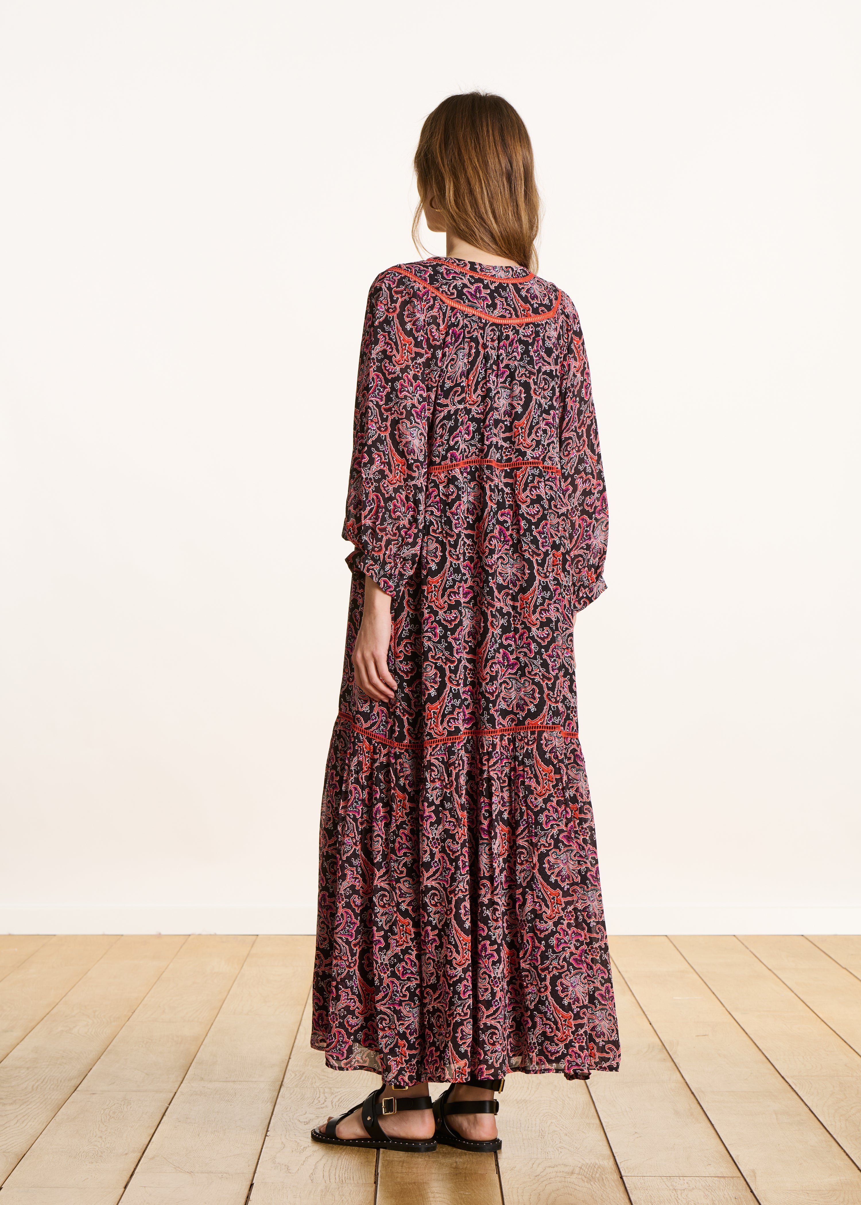 la-f-e-marabout-e-maxikleid-schwarz-floral-3-4-arm-volant image 3