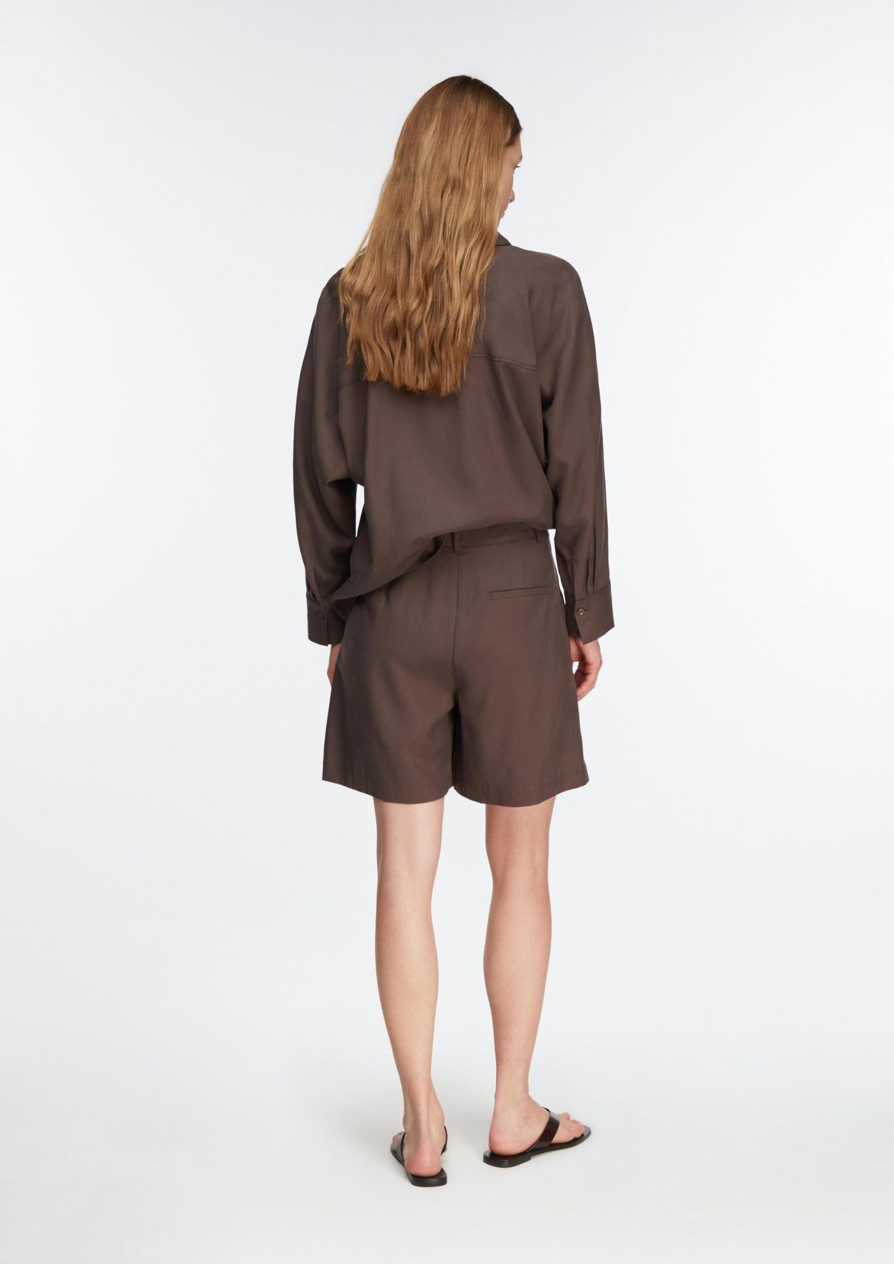 comma-trousers-shorts-lyocell-leinen-flie-end-tailored image 8