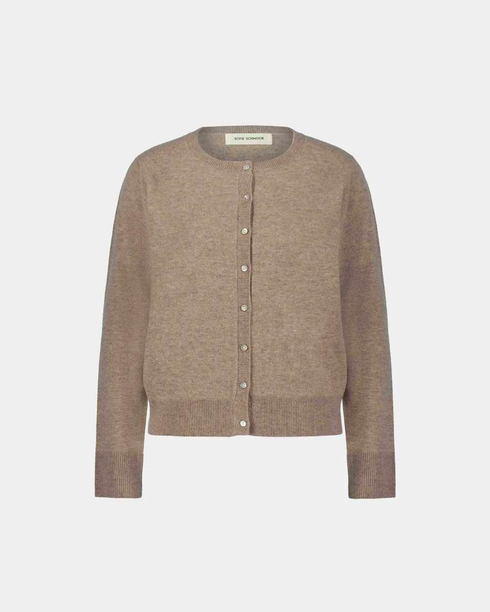 sofie-schnoor-women-cissesw-cardigan-braun-wolle-knopf image 1