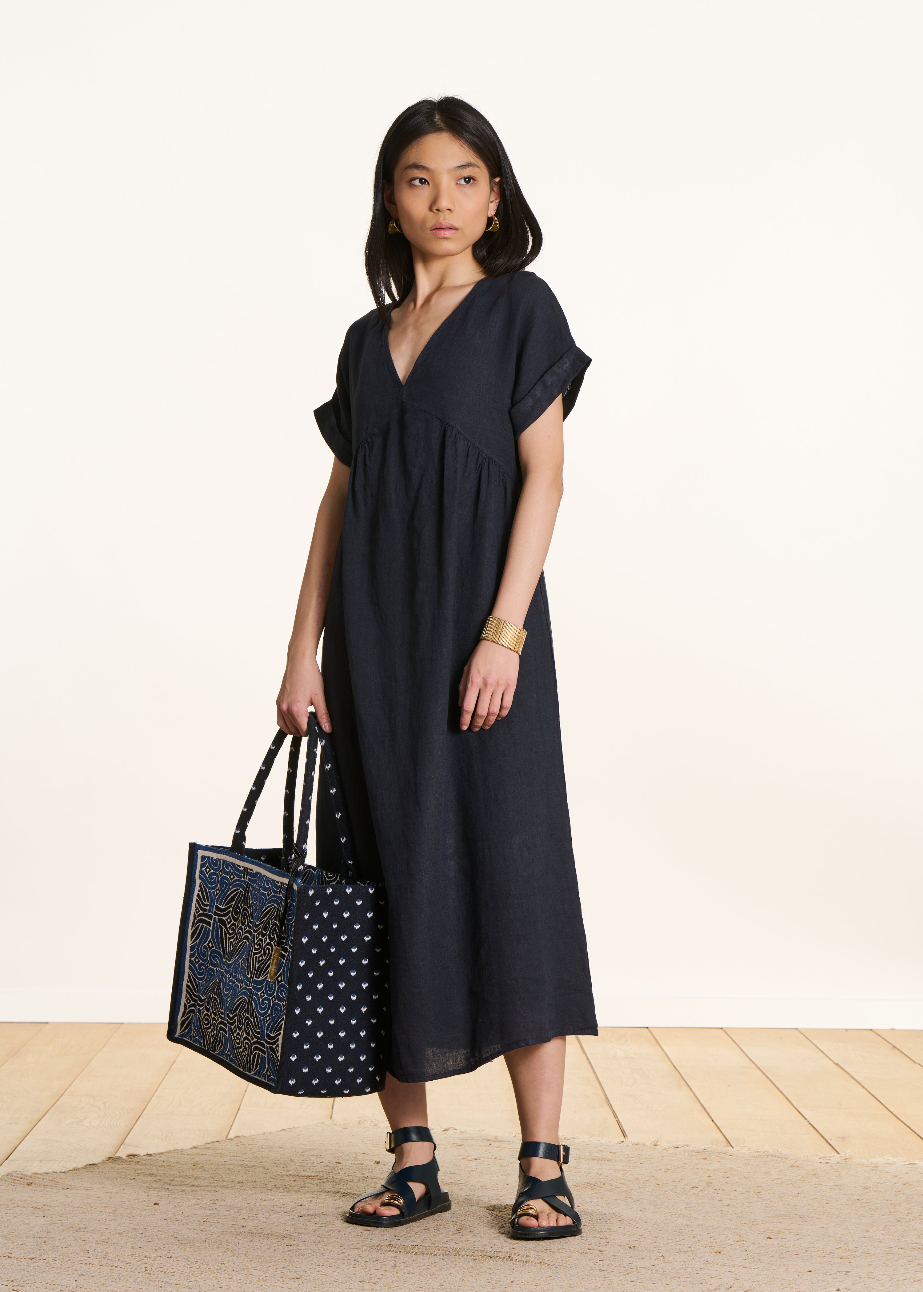 la-f-e-marabout-e-darling-maxikleid-blau-leinen-v-ausschnitt image 1