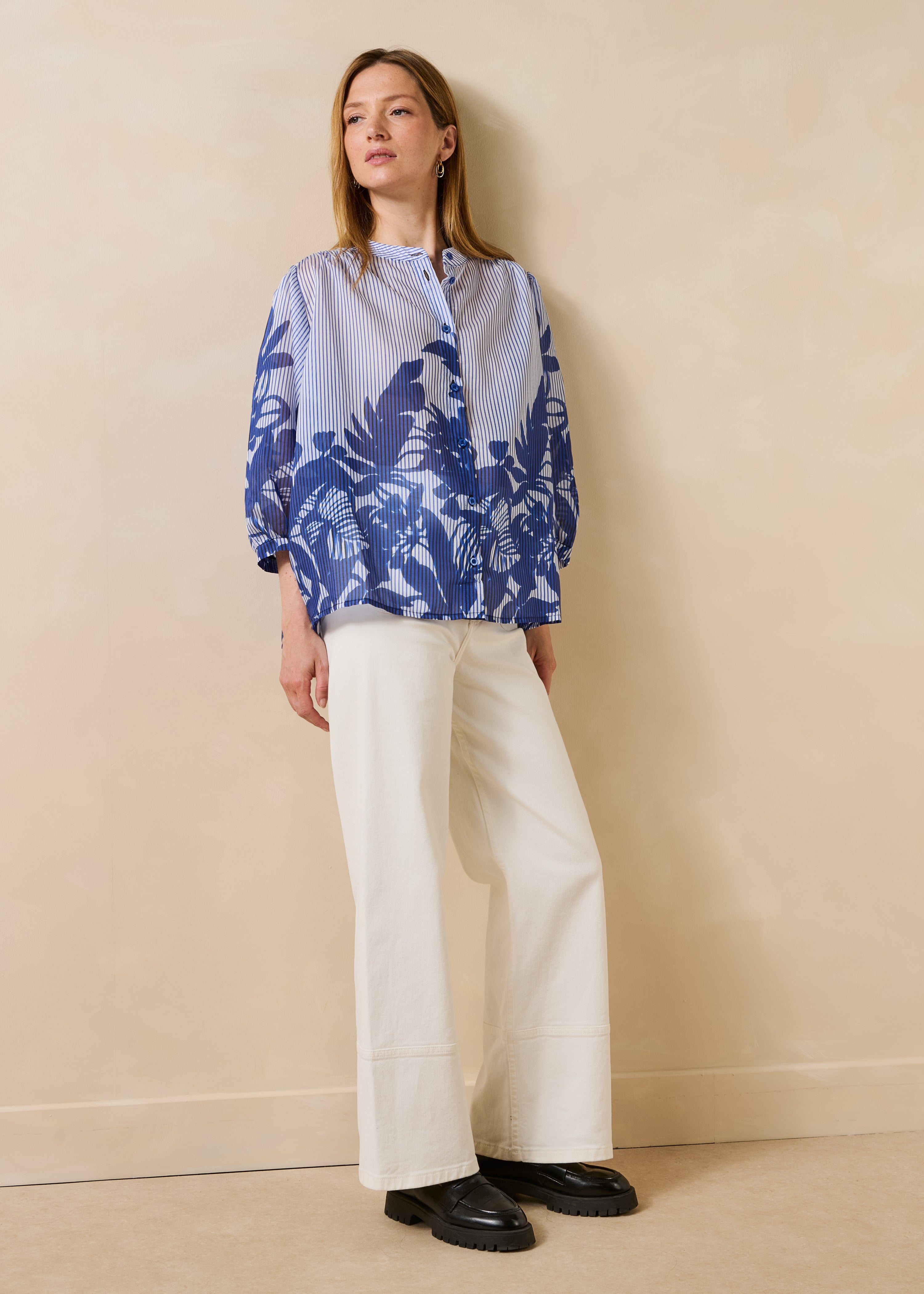 la-f-e-marabout-e-bluse-douwina-blau-streifen-floral image 2