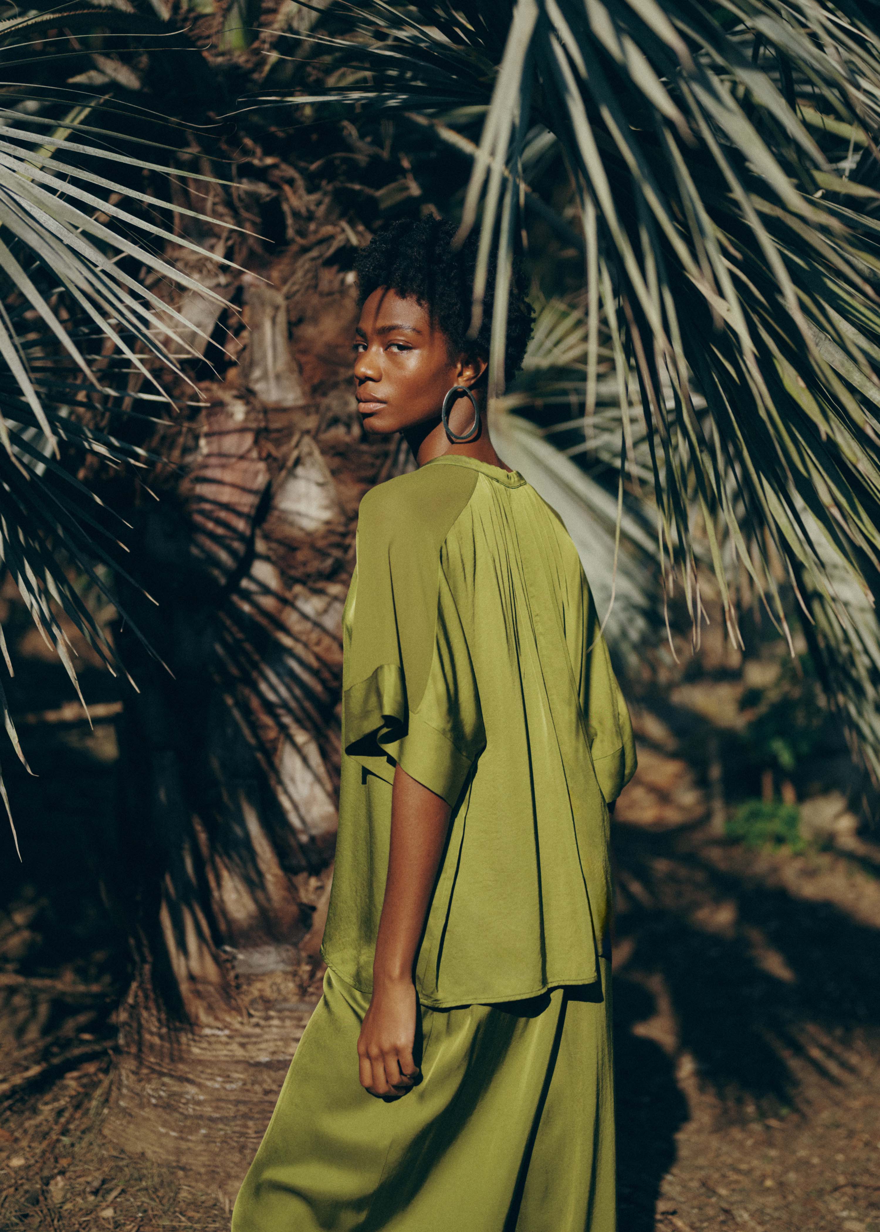 la-f-e-marabout-e-felina-r-bluse-gr-n-satin-gr-34 image 5
