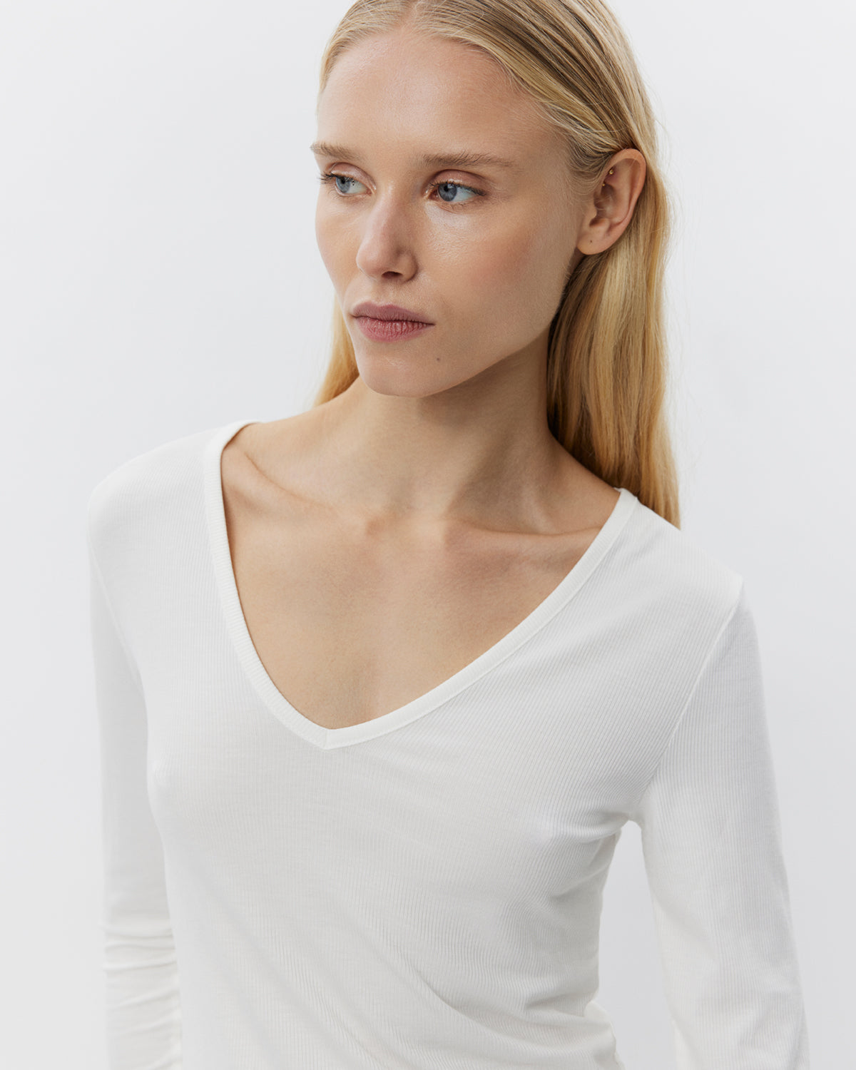 sofie-schnoor-women-sallysw-langarmshirt-wei-v-ausschnitt image 3