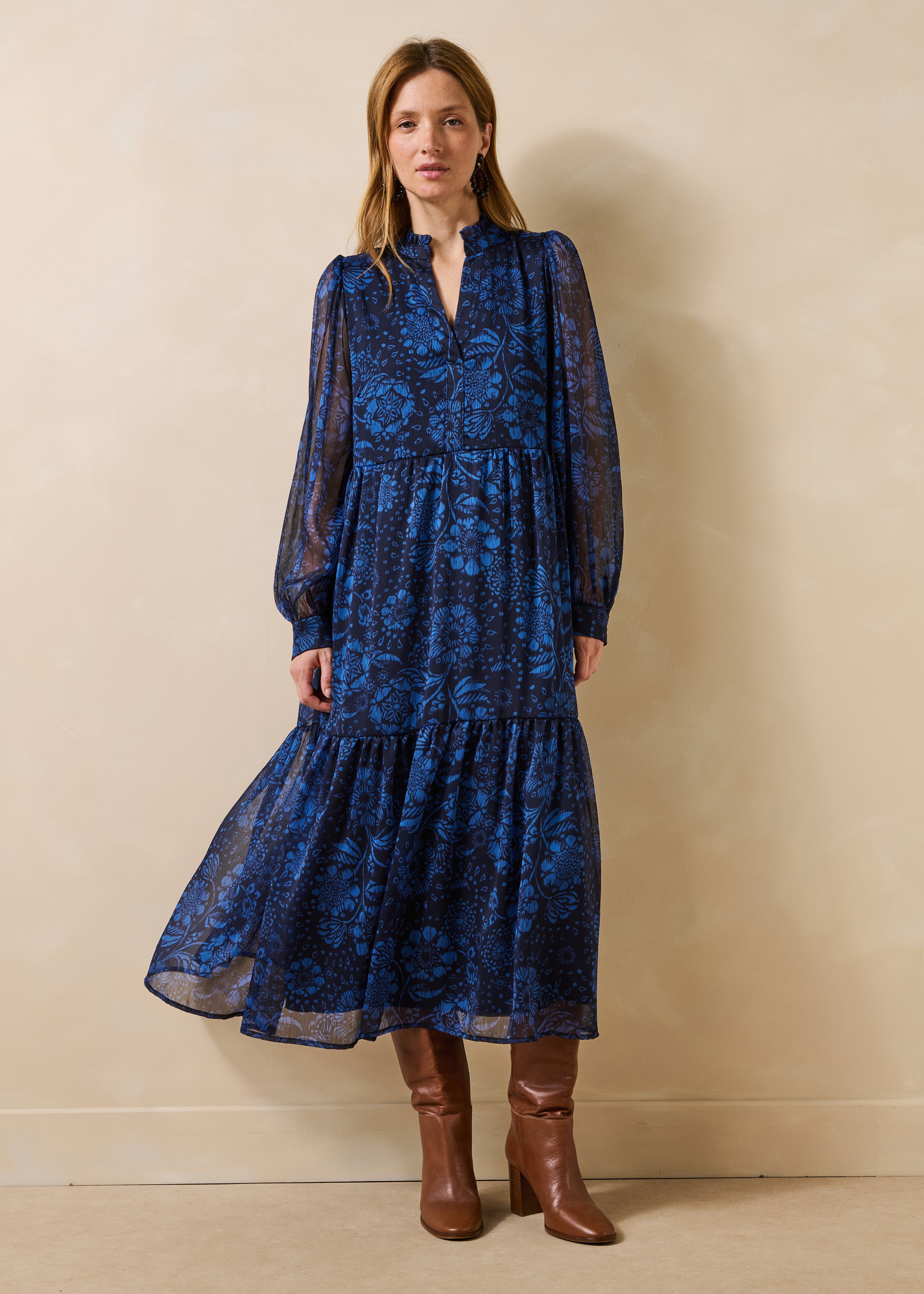 la-f-e-marabout-e-gauffre-maxikleid-blau-floral image 2