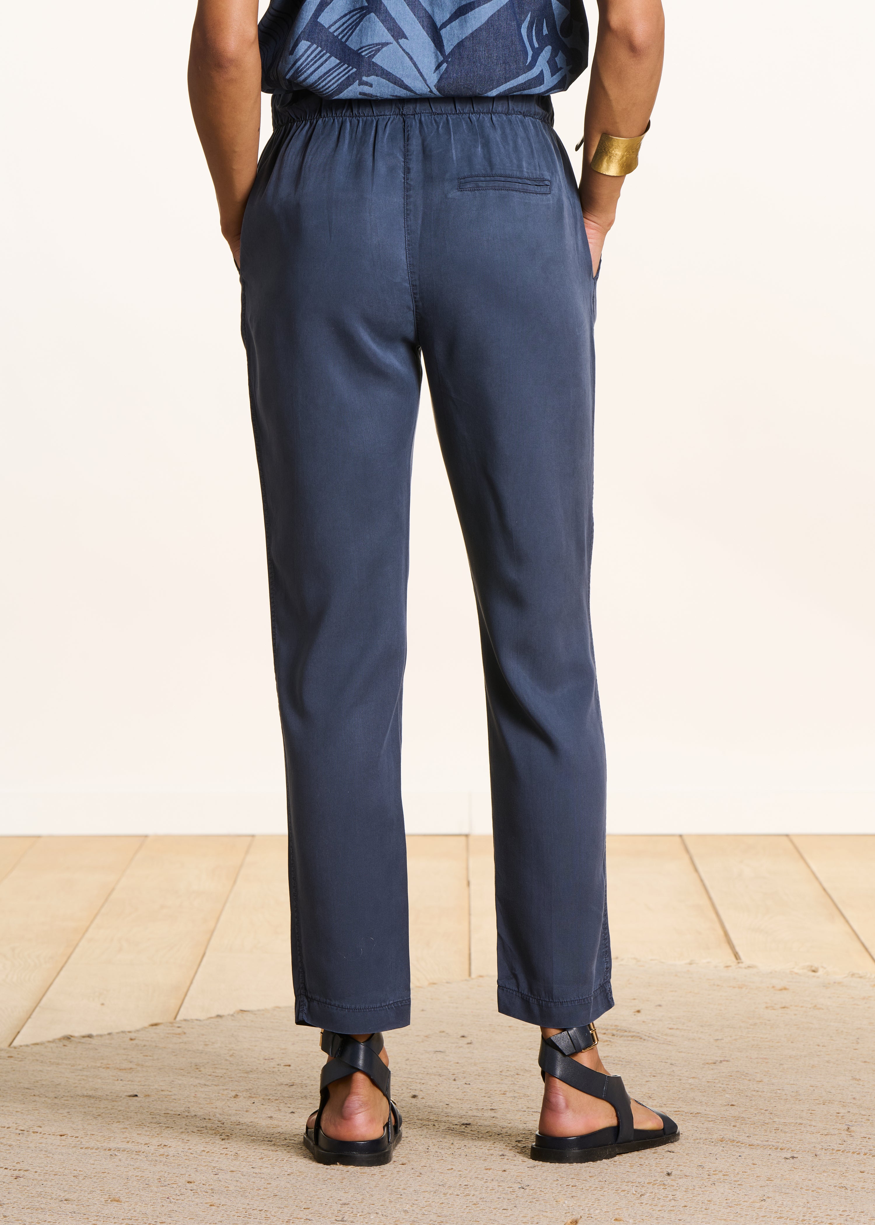 la-f-e-marabout-e-damila-hose-marine-lyocell-gerade image 3