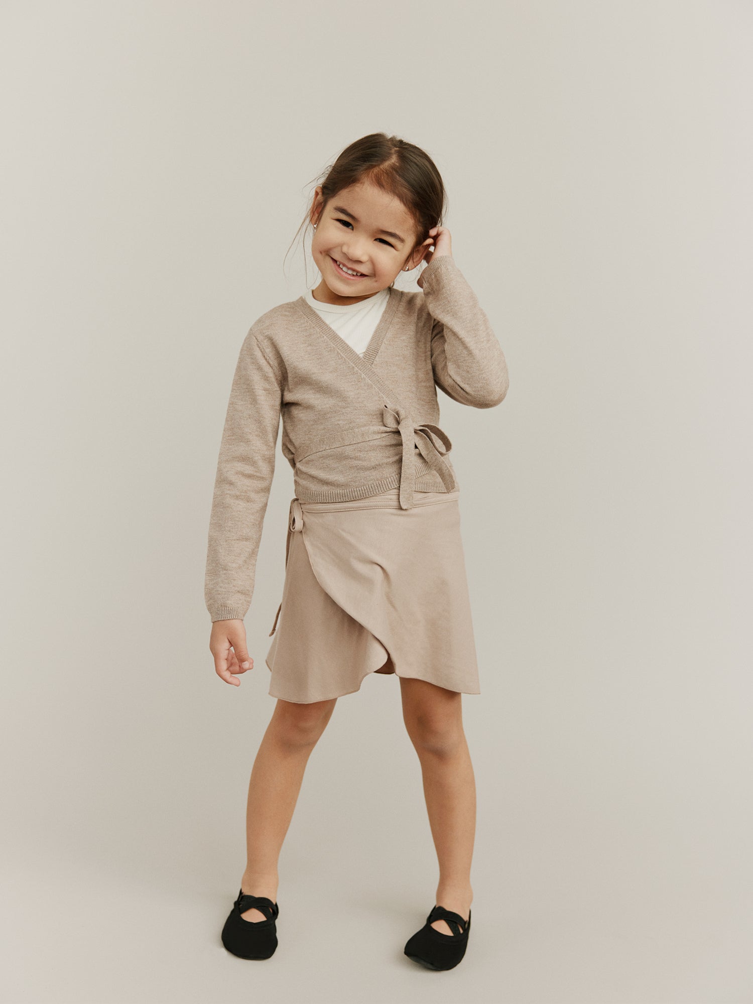 sofie-schnoor-kids-gracysk-cardigan-braun-melange-viskose image 4