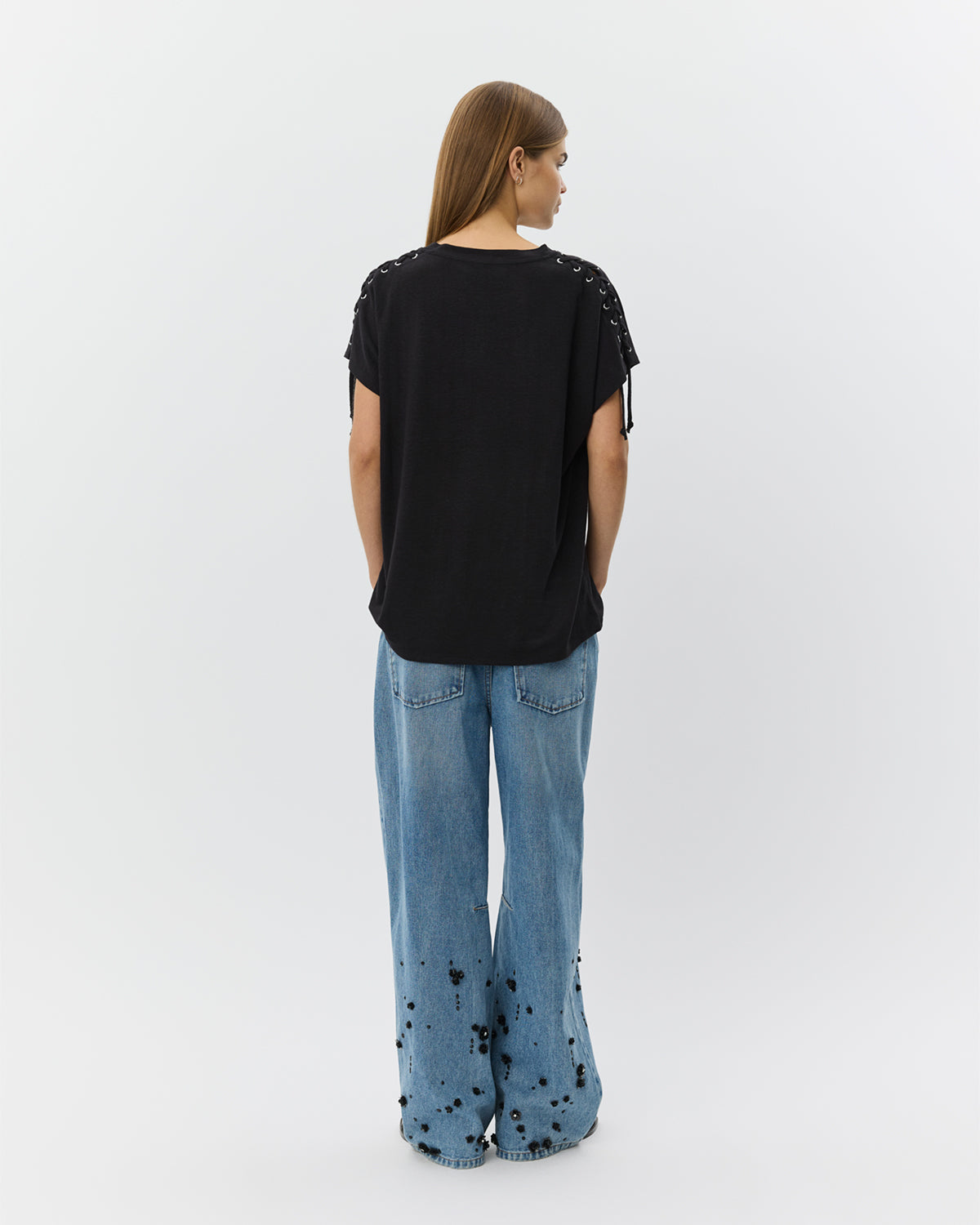 sofie-schnoor-women-aleidsw-t-shirt-schwarz-leinenmix image 4
