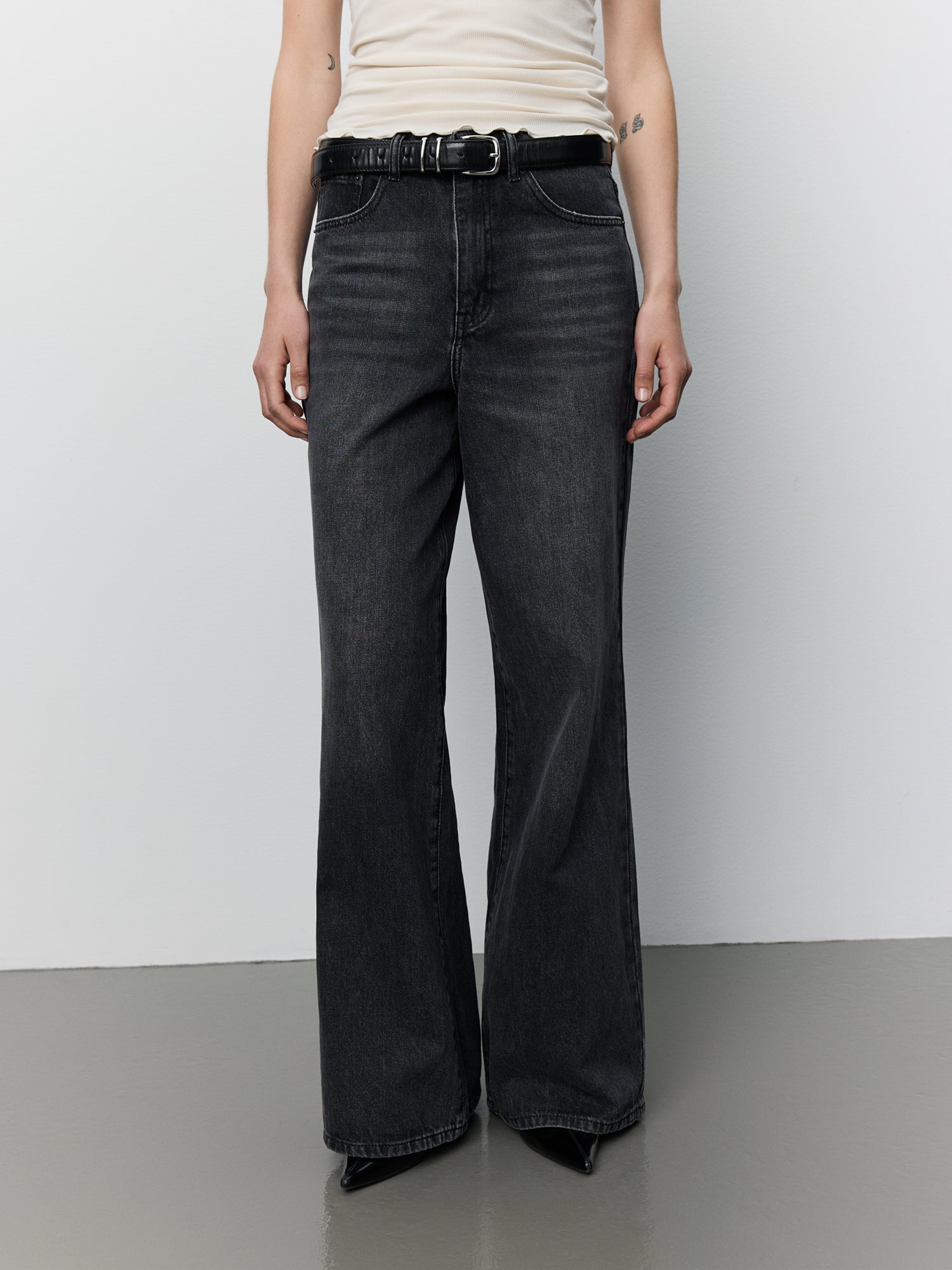 sofie-schnoor-women-napolisw-high-waist-jeans-washed-black image 6