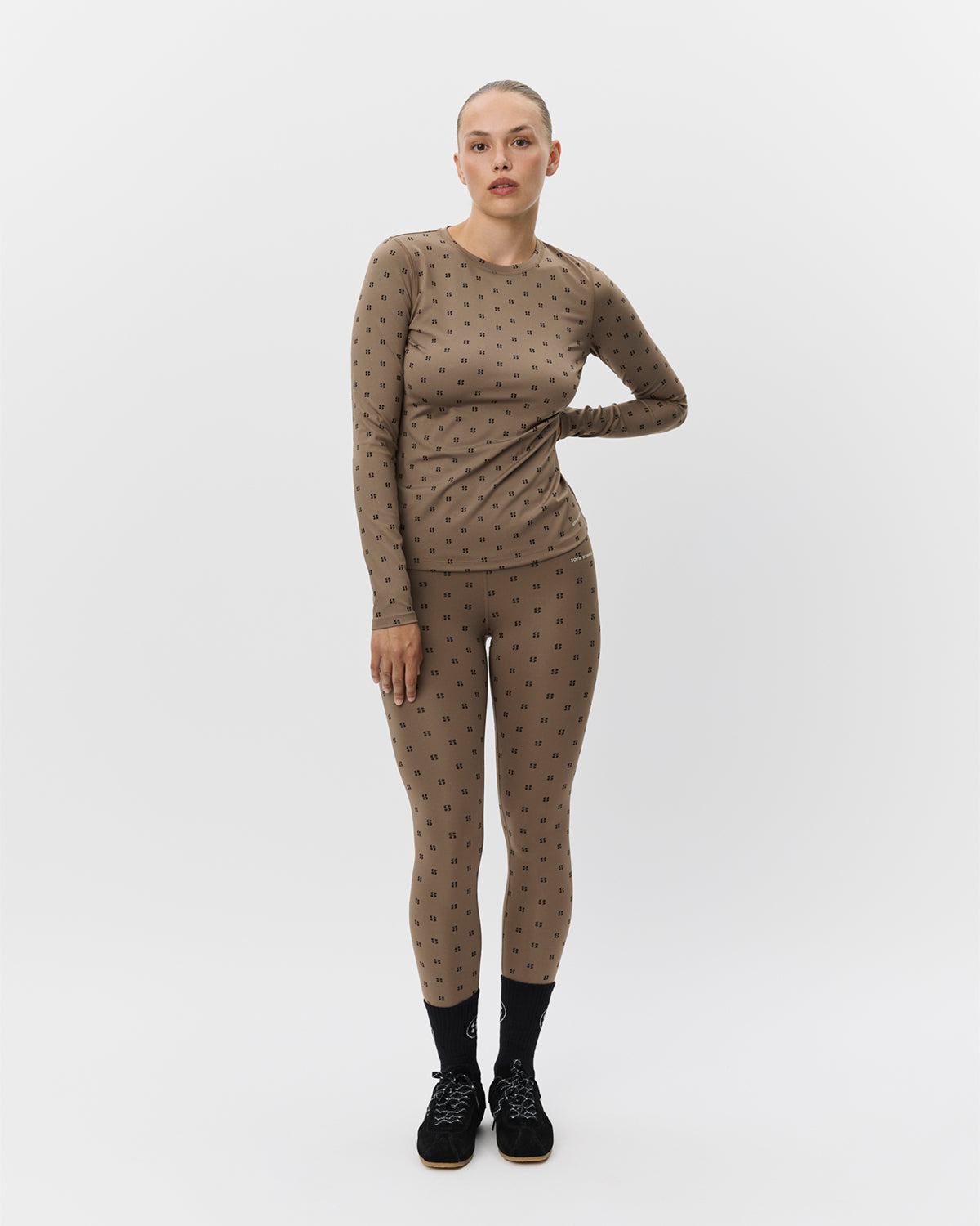 sofie-schnoor-sport-noallesw-shirt-braun-langarm-slimfit image 2