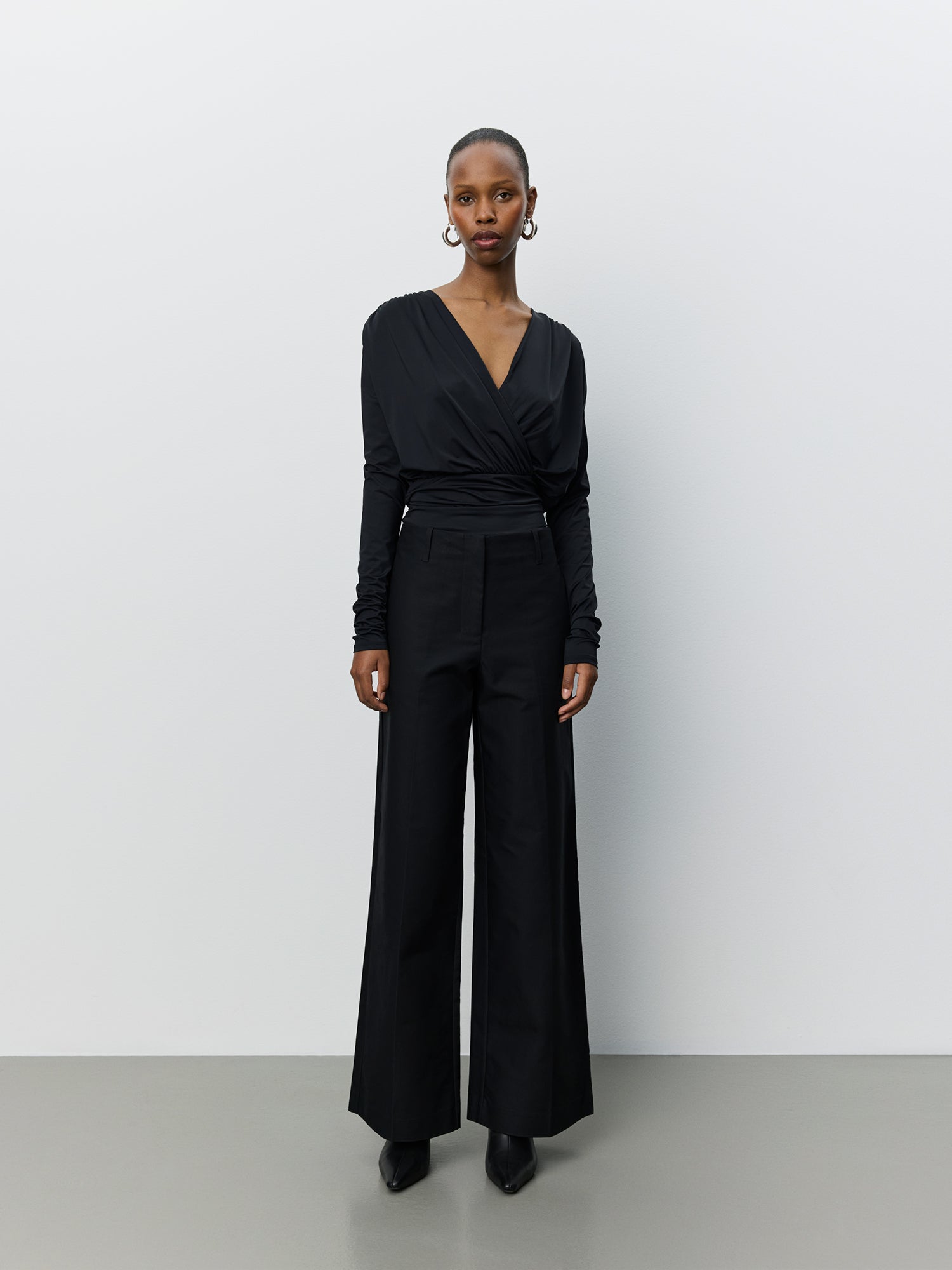 sofie-schnoor-avauasw-stoffhose-damen-schwarz-baumwolle image 2