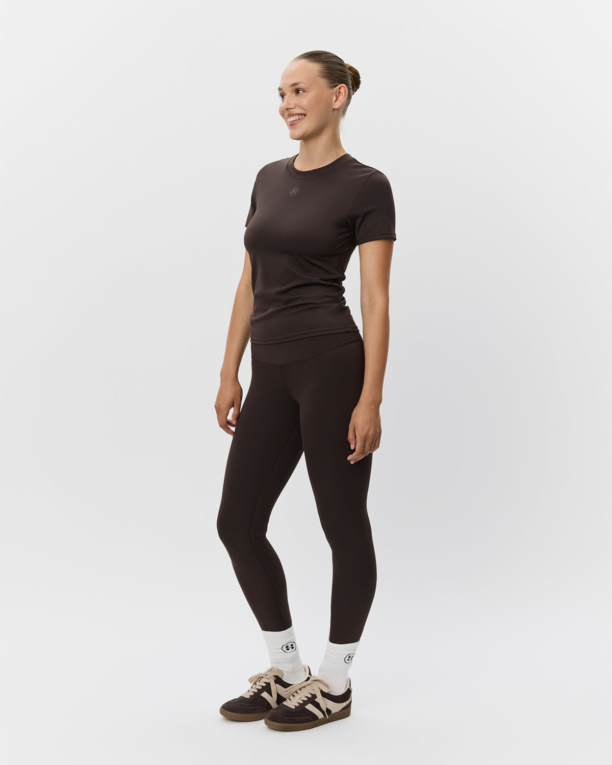 sofie-schnoor-sport-elviraspo-t-shirt-dunkelbraun-seamless image 3