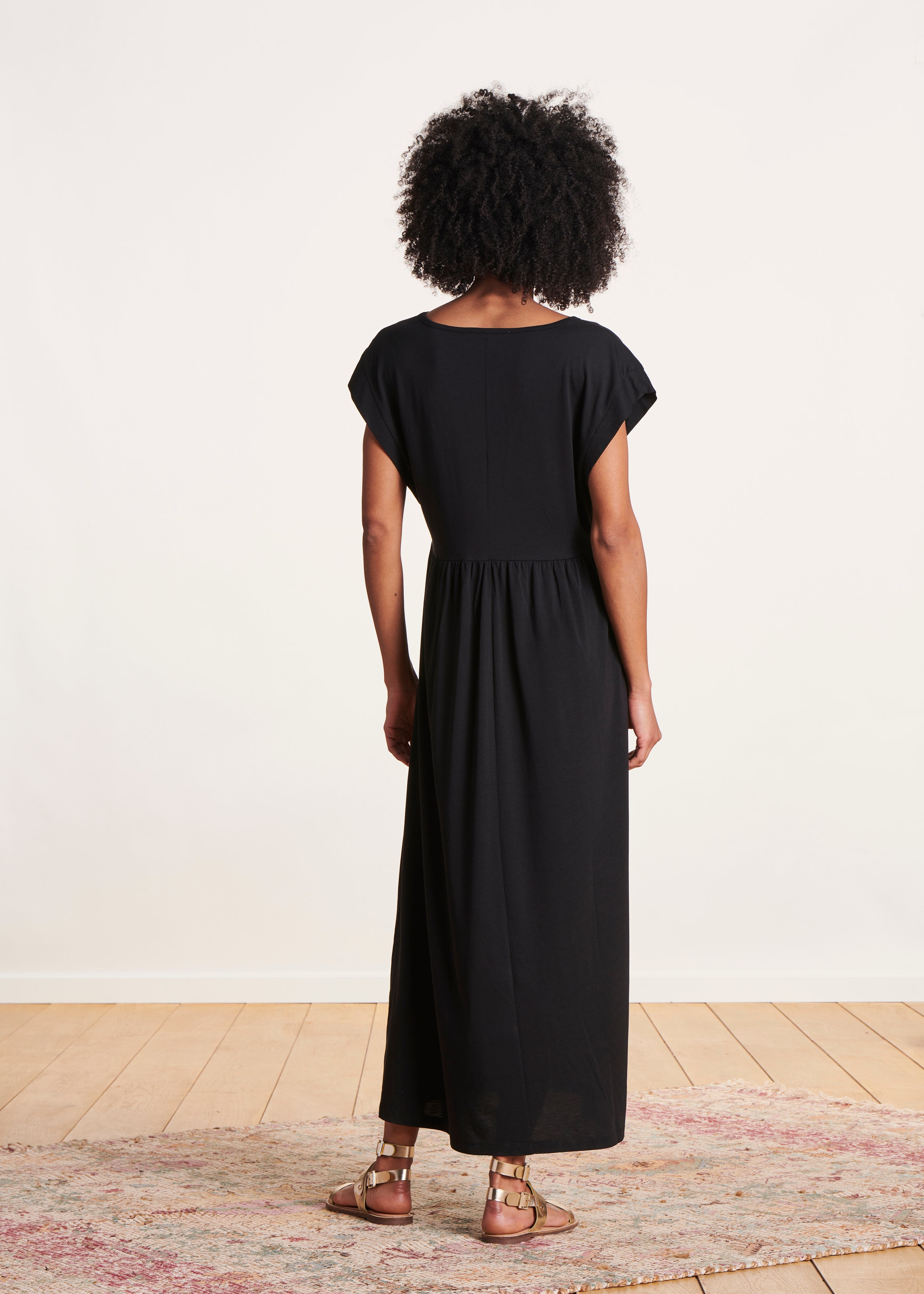 la-f-e-marabout-e-drazic-midikleid-schwarz-lyocell-v-ausschnitt image 2