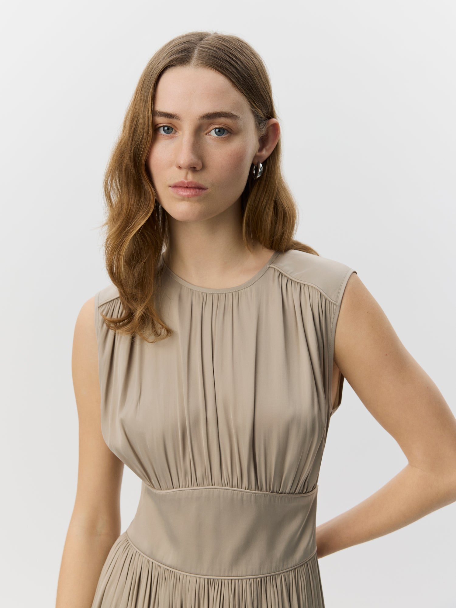 sofie-schnoor-women-linsw-maxikleid-feather-gray-lang image 5