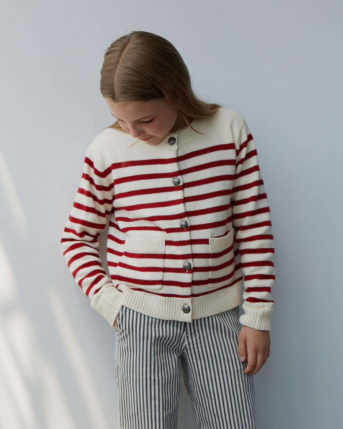 sofie-schnoor-young-elciasy-g251224-cardigan-rot-gestreift image 2