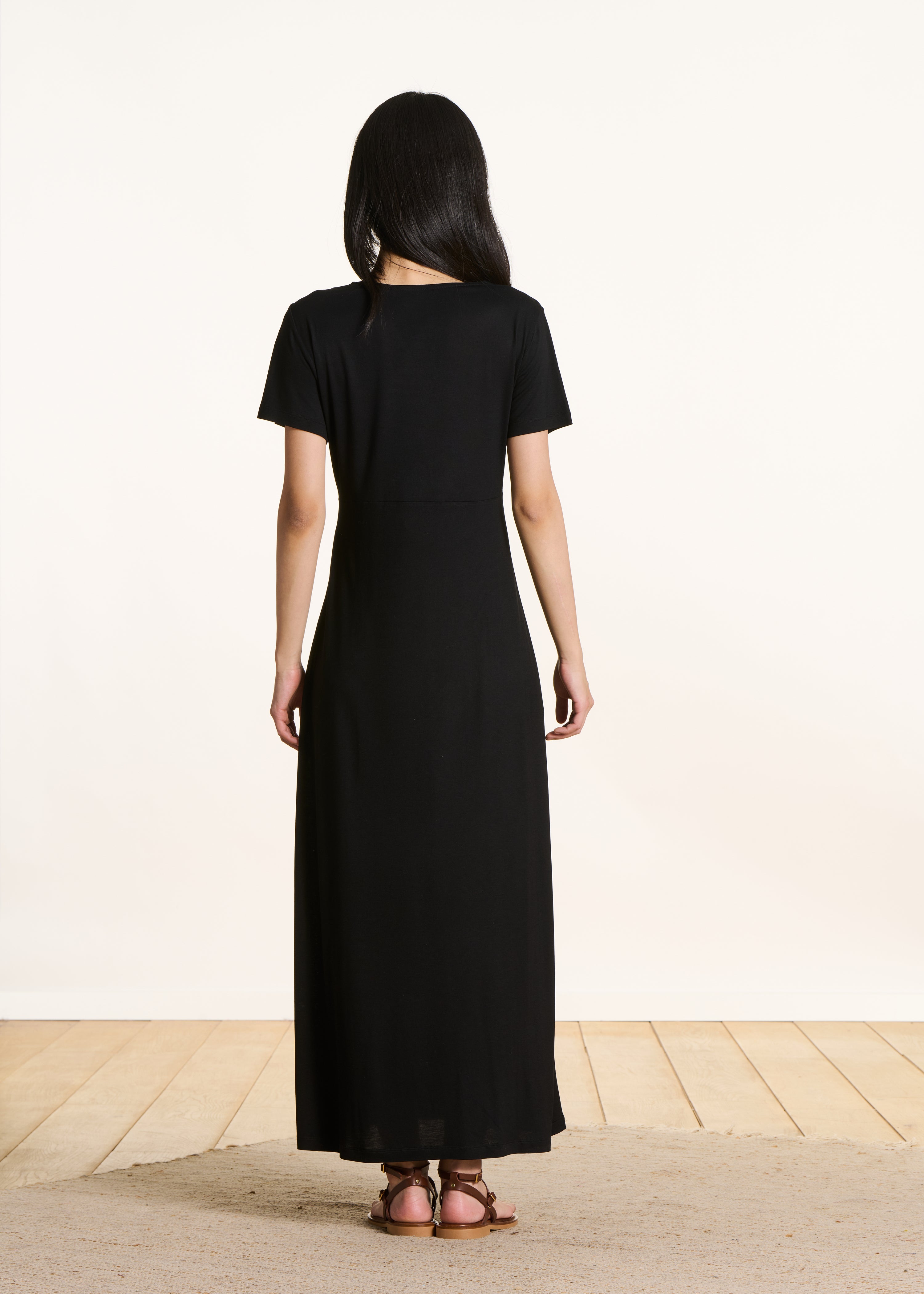 la-f-e-marabout-e-fisca-langes-kleid-schwarz-v-ausschnitt-viskose image 3
