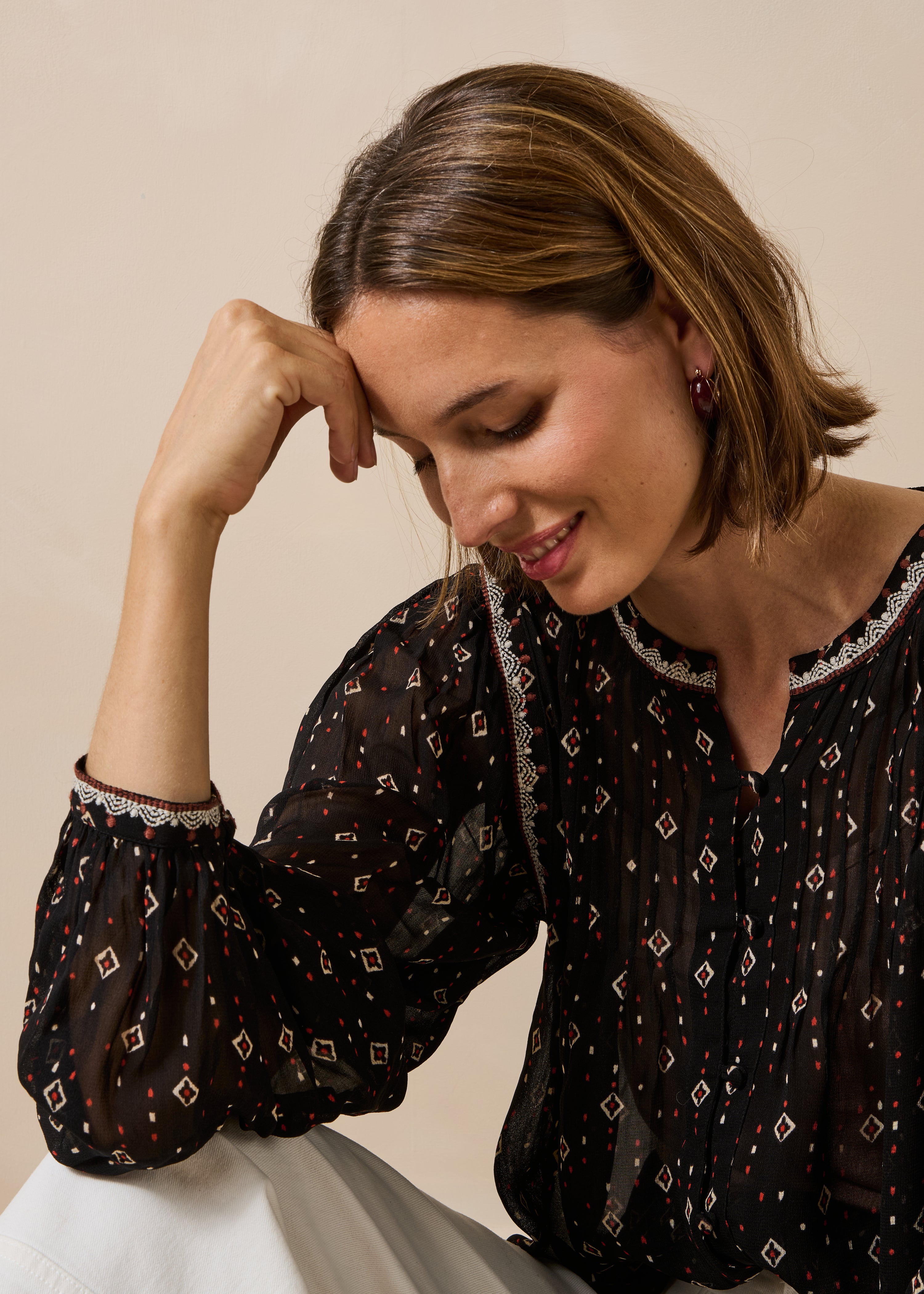 la-f-e-marabout-e-gambri-bluse-schwarz-crepe-stickerei image 6