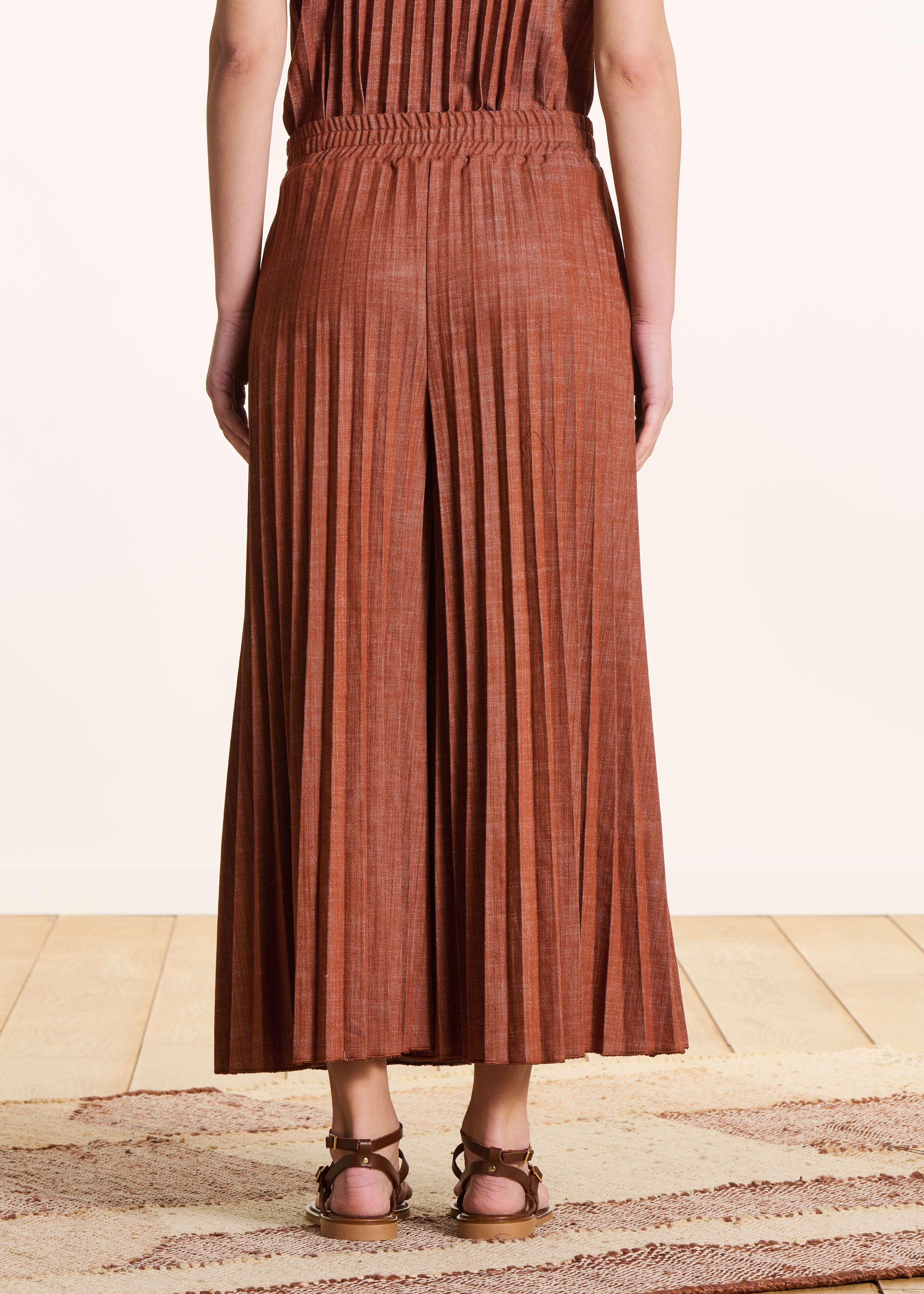 la-f-e-marabout-e-damaso-hose-cognac-denim-plissee image 4