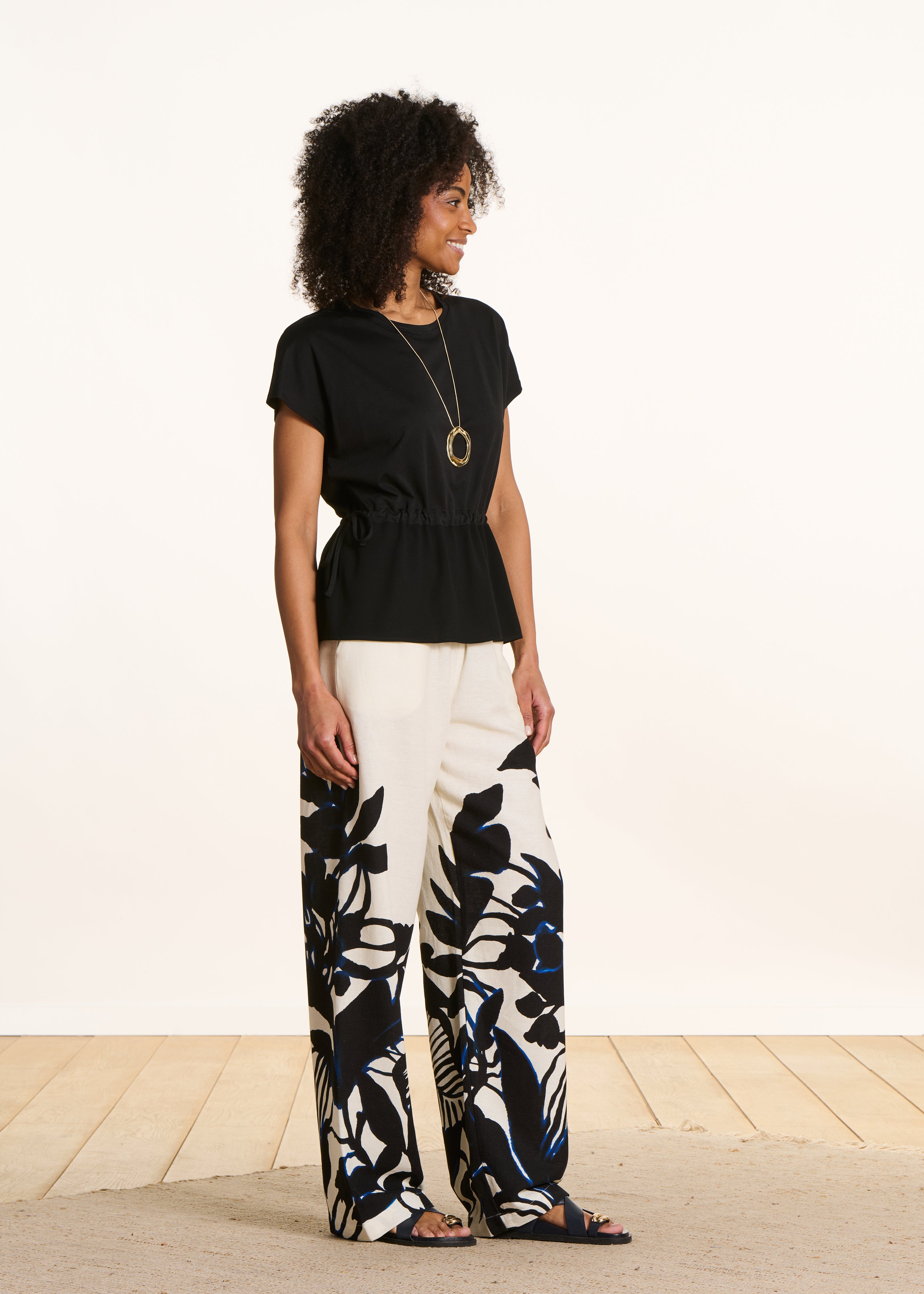 la-f-e-marabout-e-finesse-t-shirt-schwarz-weit-kordelzug image 2