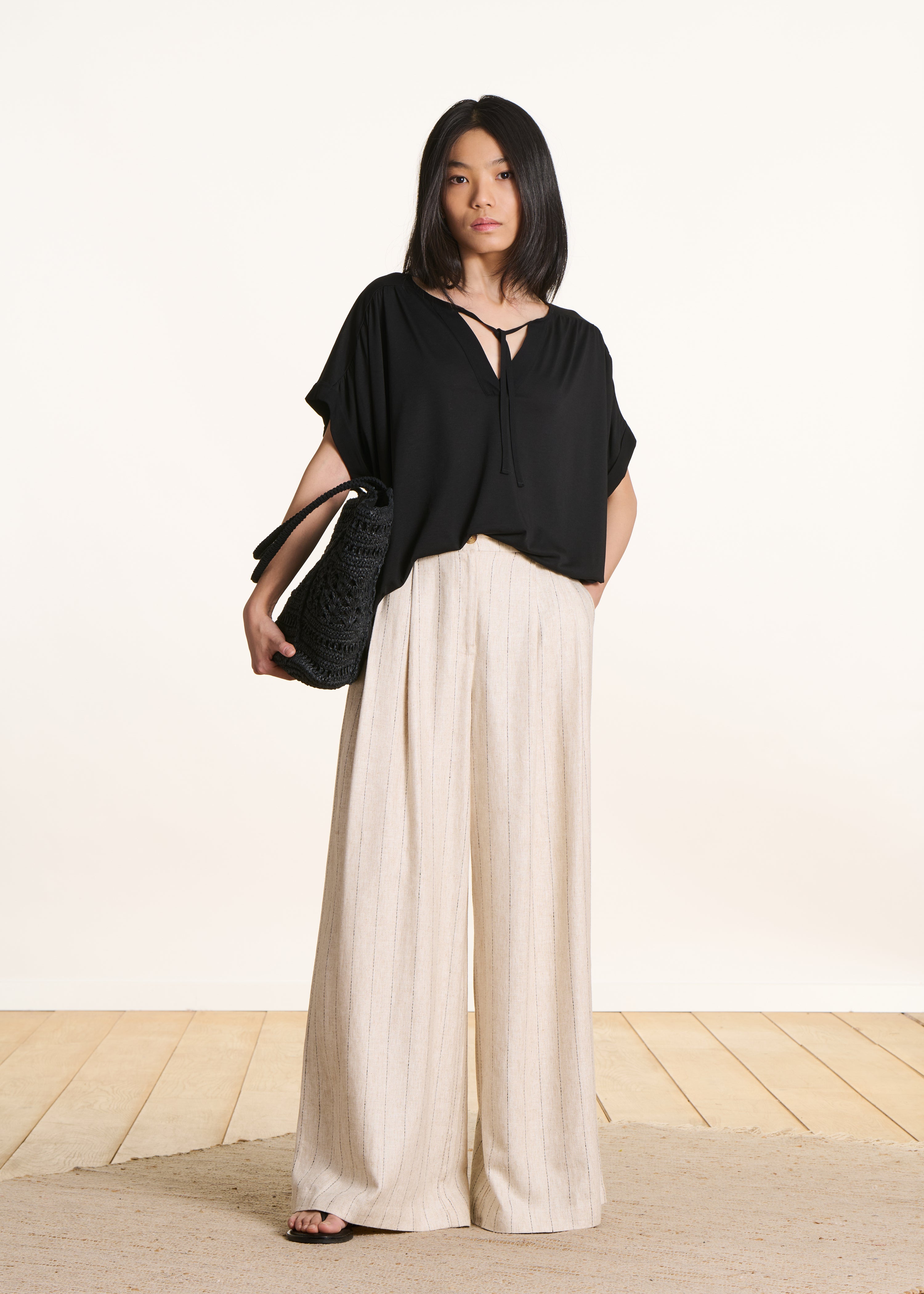 la-f-e-marabout-e-fino-t-shirt-damen-schwarz-lyocell-weit image 2