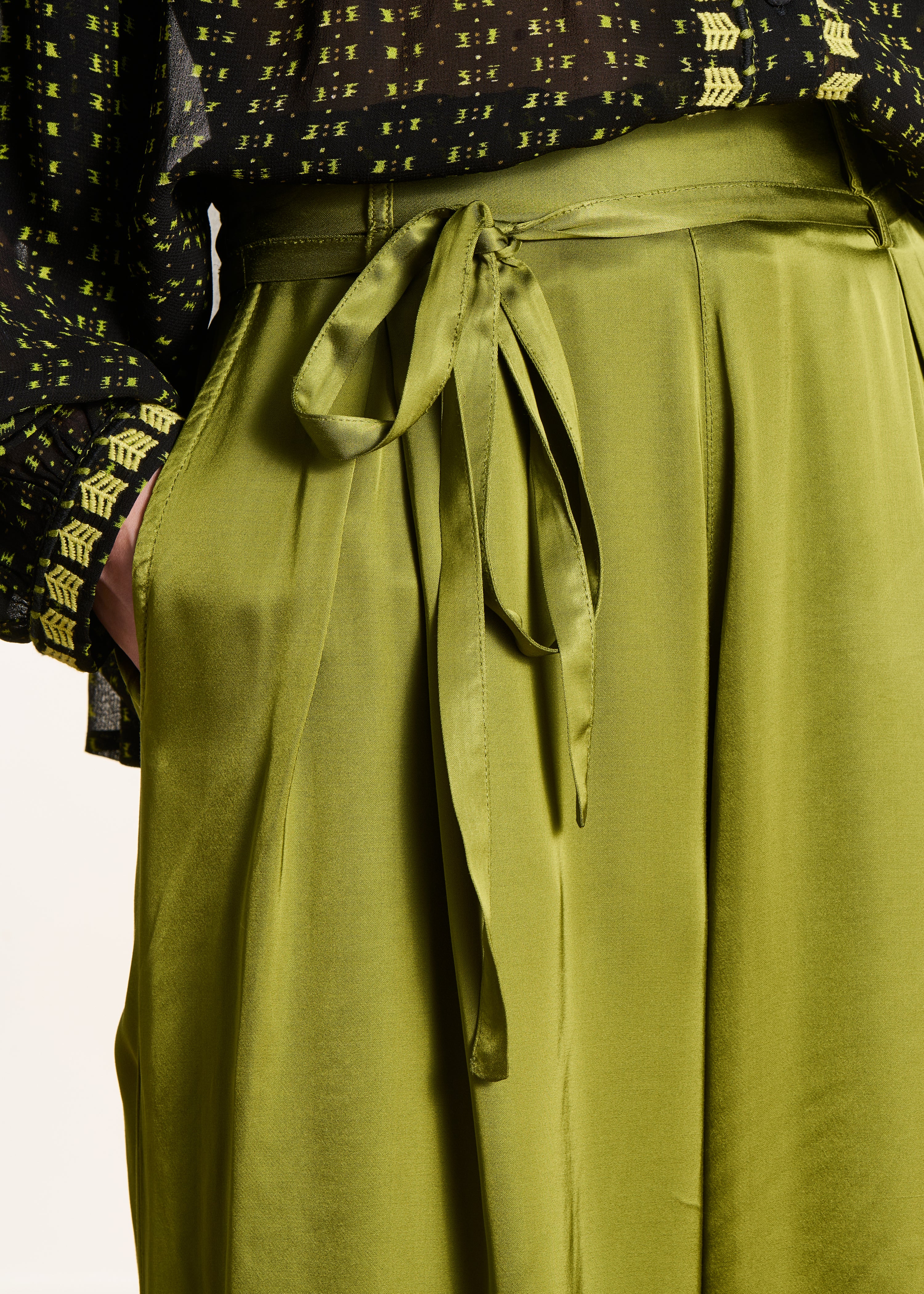 la-f-e-marabout-e-ferouz-hose-gr-n-satin-weites-bein image 5