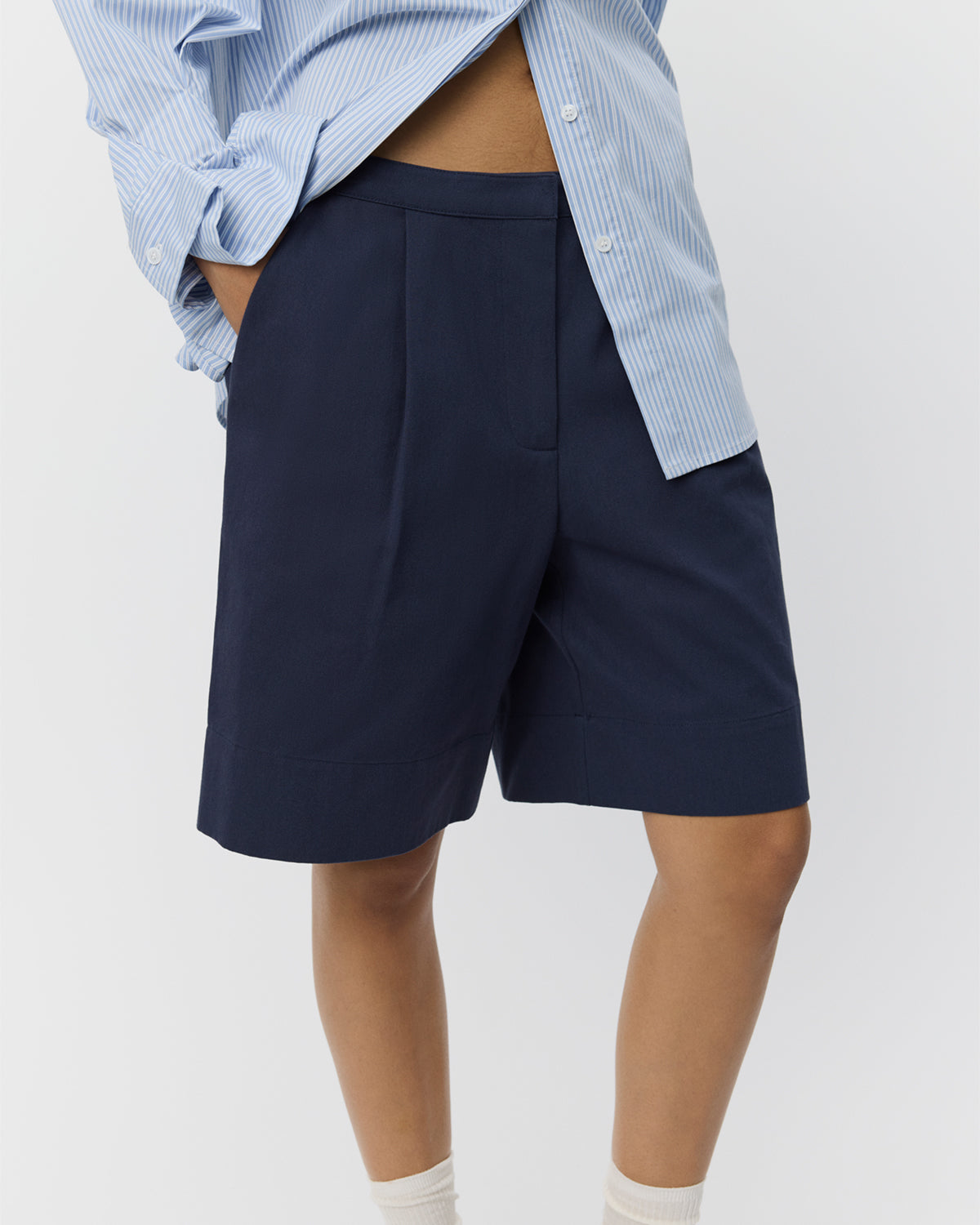 sofie-schnoor-women-amelsw-shorts-navy-blue-34-baumwolle image 5