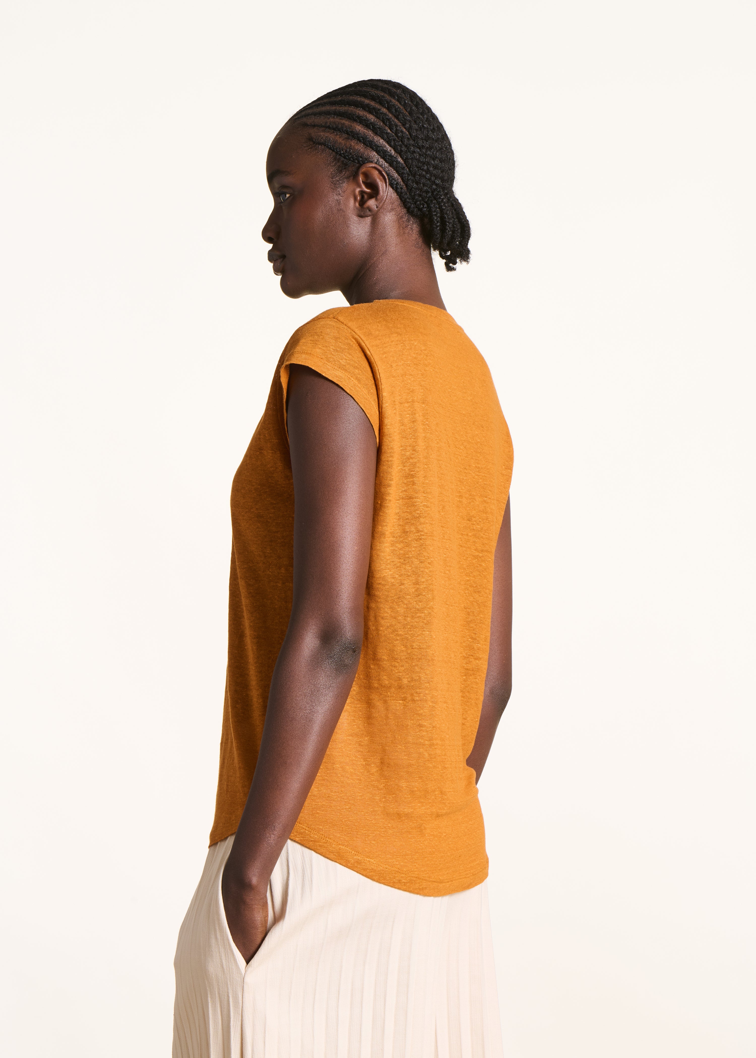 la-f-e-marabout-e-davia-t-shirt-leinen-ocker image 3